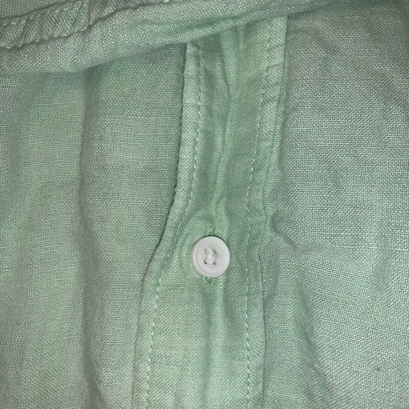 Size M Izod Long Sleeve Button Down - Picture 4 of 4